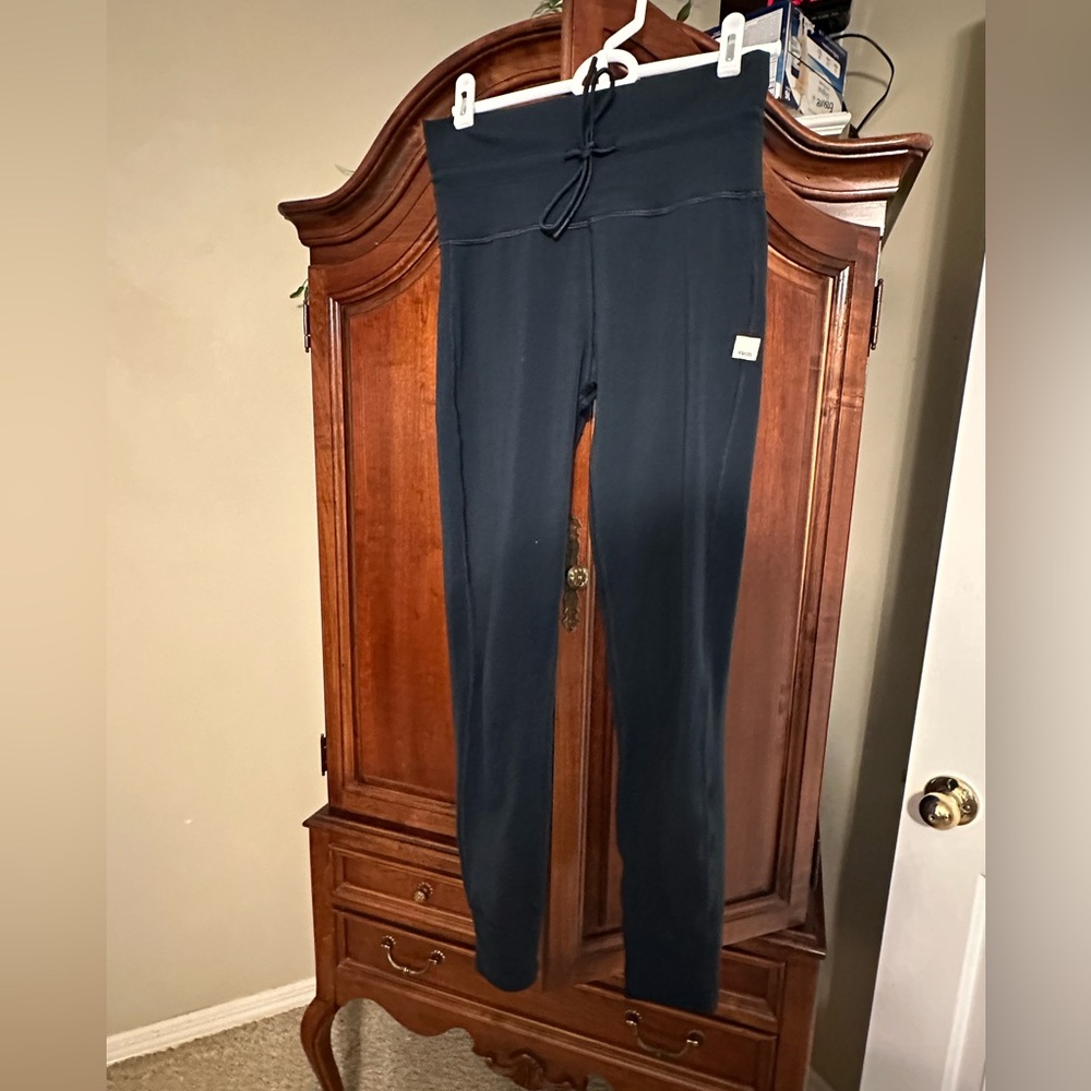 Vuori navy blue daily leggings size xs